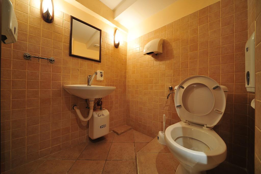 Hostel Bed N Beer Belgrado Exterior foto